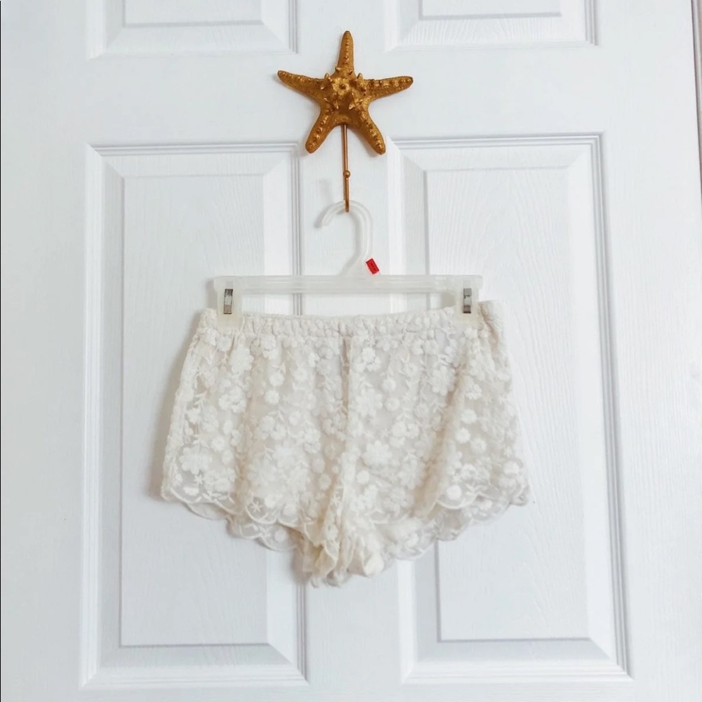 White lace abercrombie and fitch shorts